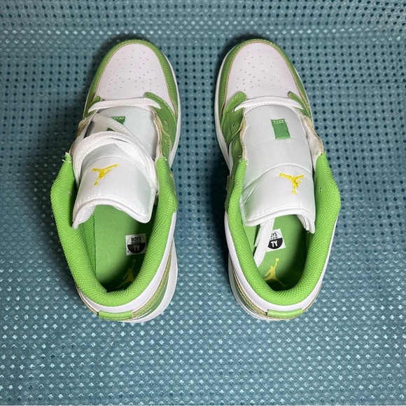 ***NWT***Air 1 Jordan Low SE Green & White - Picture 5 of 11